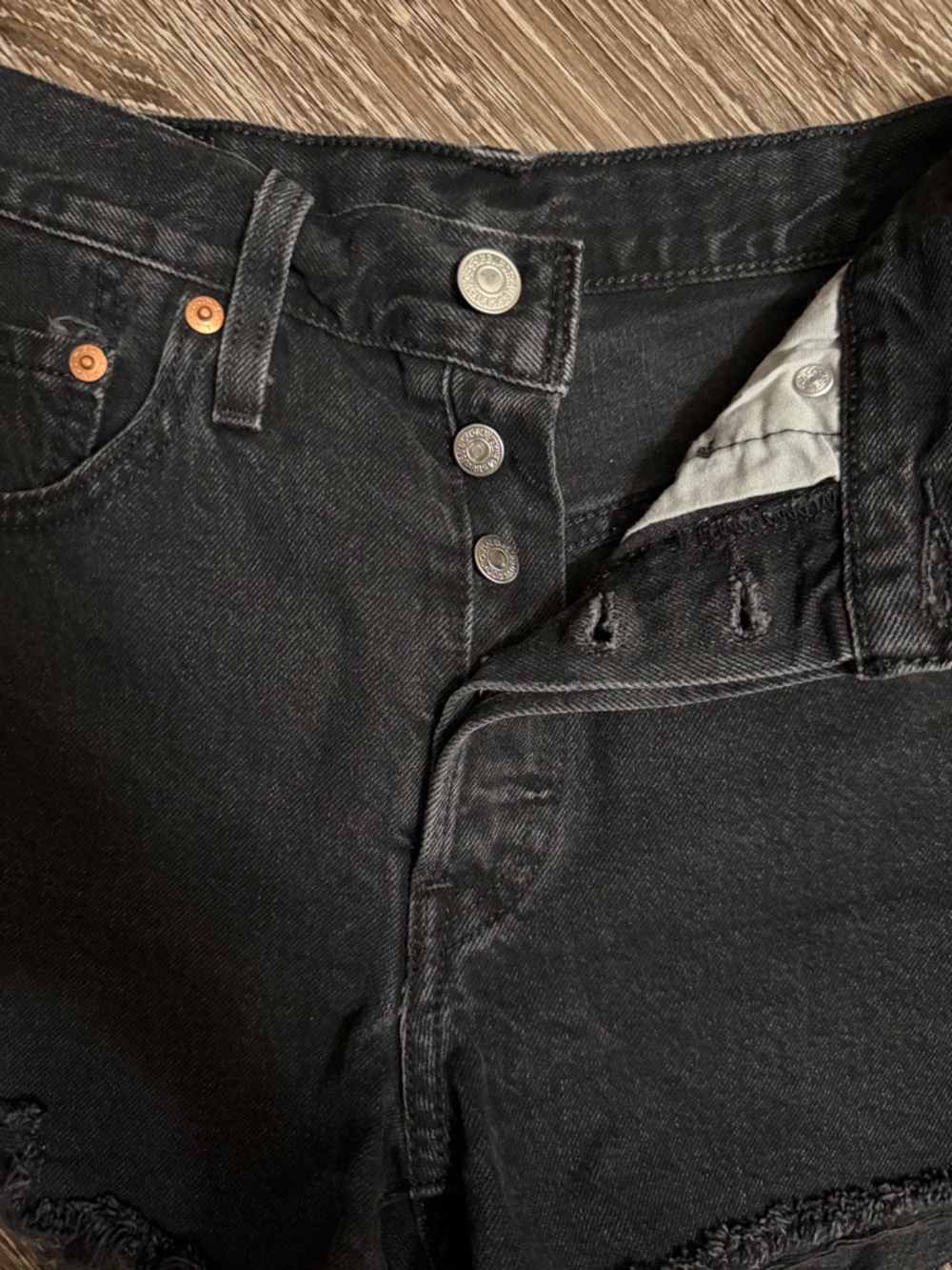 LEVIS BLACK SHORTS - Picture 2 of 6